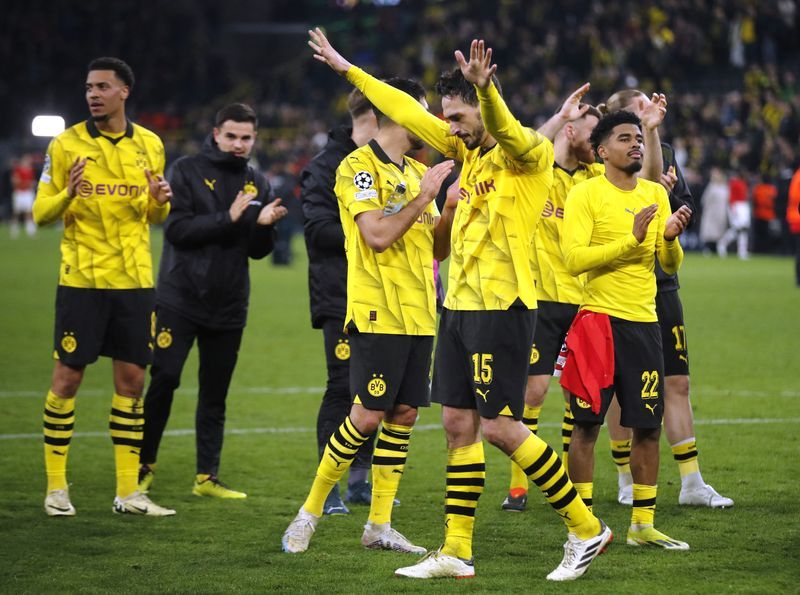 Soccer-Sancho on target as Dortmund beat Eindhoven 2-0 to reach quarter-finals