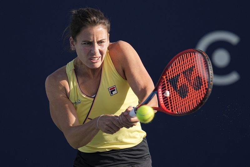 Tennis-Navarro stuns Sabalenka to reach Indian Wells quarters