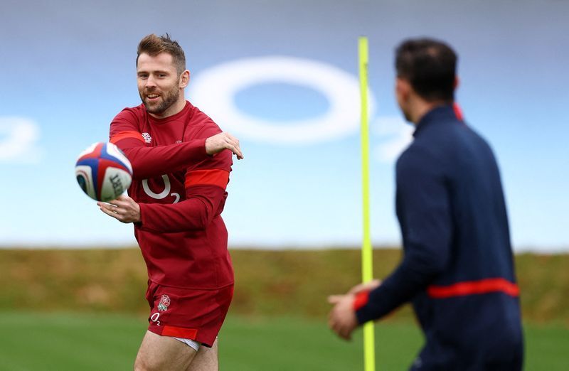 Rugby-Daly back on the wing in only England change against France