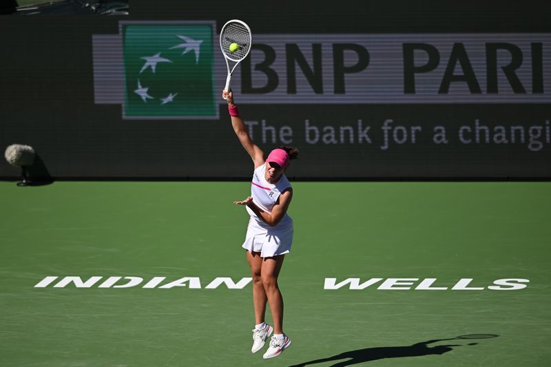 Tennis-Swiatek moves to Indian Wells semi-final after Wozniacki pulls out