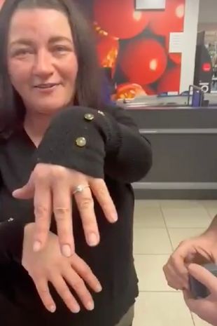 Tesco employee proposes to girlfriend at self-checkout - and people are divided