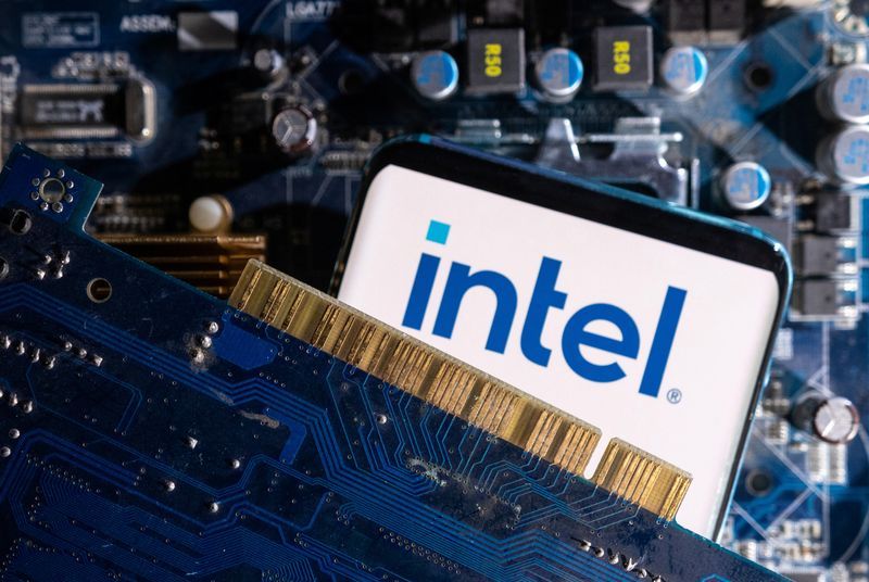 Intel has shelved investment in Italy, minister says