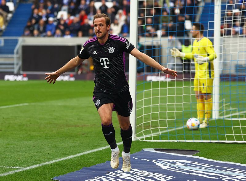 Soccer-Kane scores to set record in Bayern's 5-2 win at Darmstadt
