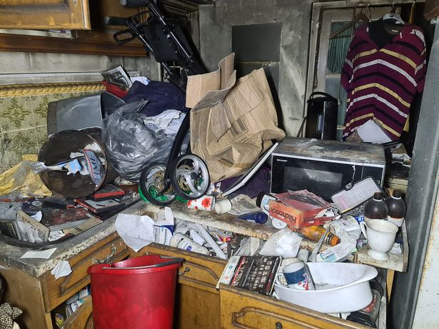Urban explorer finds creepy 'cursed cottaged' in UK countryside with food still in fridge