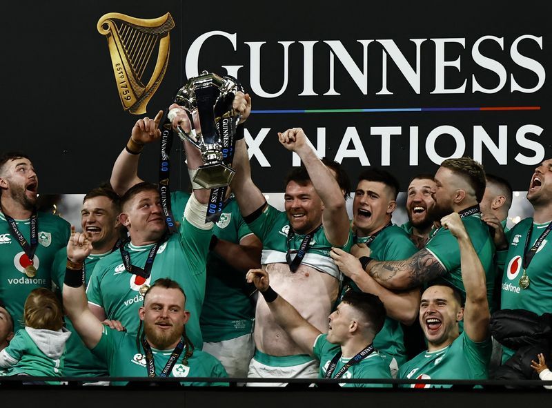Rugby-Ireland hang tough to retain Six Nations title