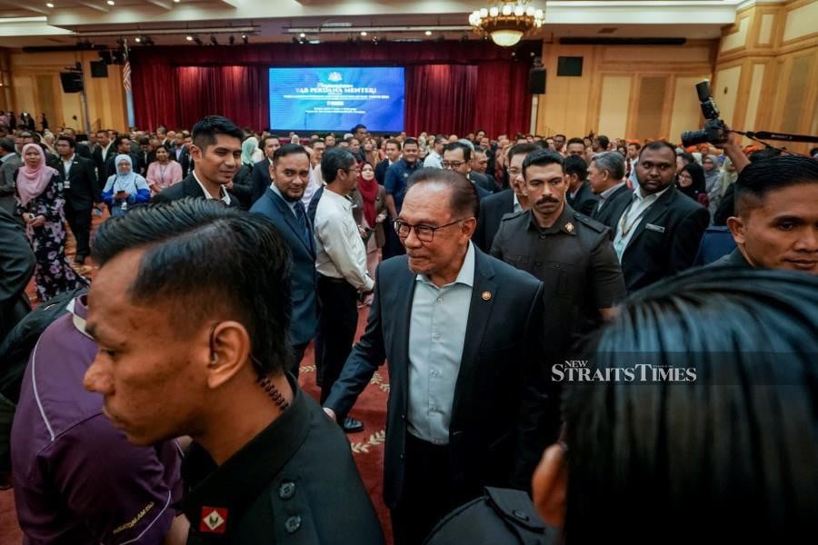 PM reaffirms Malaysia's diplomatic principles amidst scrutiny