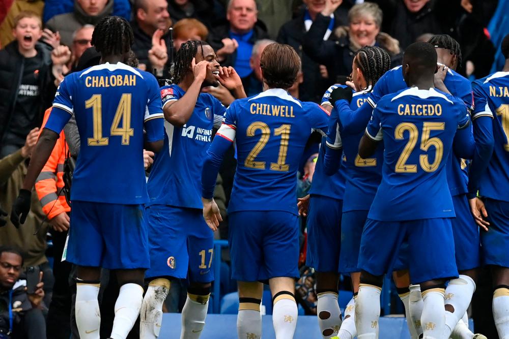 Chelsea survive Leicester scare to reach FA Cup semi-finals