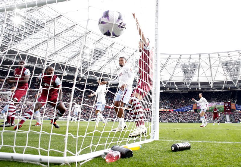 Soccer-West Ham's late goal ruled out in 1-1 draw with Aston Villa