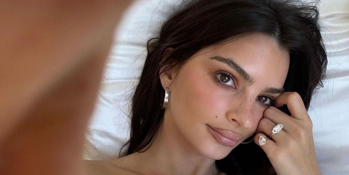 Emily Ratajkowski Deconstructs Her Engagement Ring Into Two “Divorce Rings”