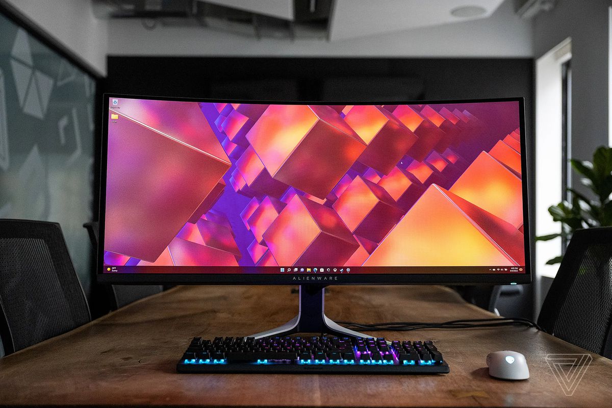 Alienware’s 34-inch curved OLED gaming monitor is $200 off