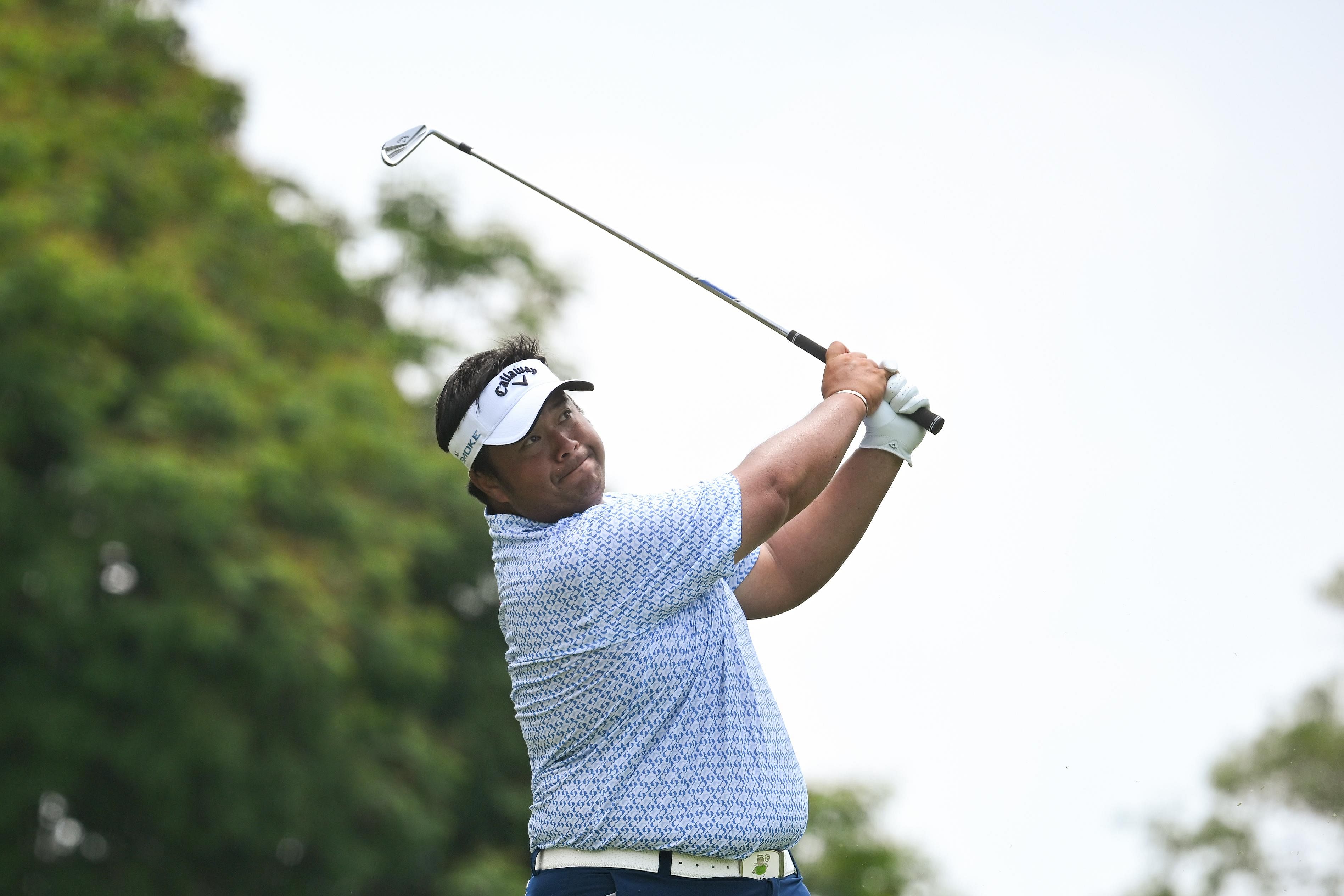 Family support helps Kiradech Aphibarnrat take joint lead after first round of Porsche Singapore Classic