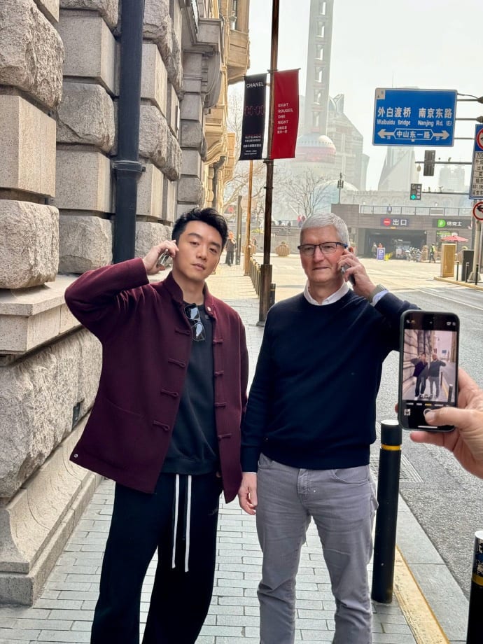 Apple CEO Tim Cook Spotted Having Breakfast In Shanghai