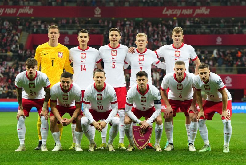 Soccer-Poland thrash 10-man Estonia to face Wales for Euro 2024 spot