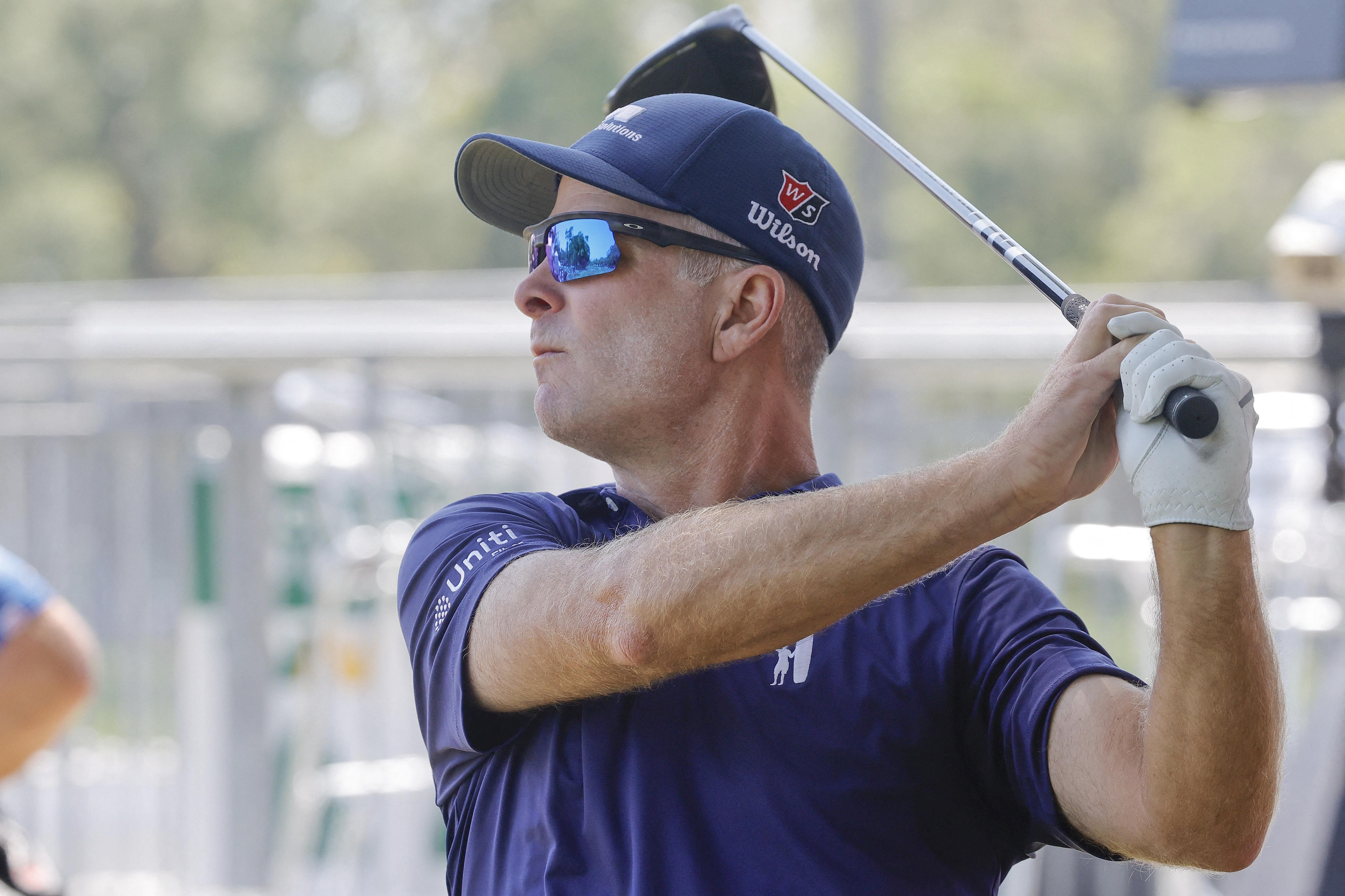 American golfer Kevin Streelman fires 64, grabs first-round lead at Valspar Championship
