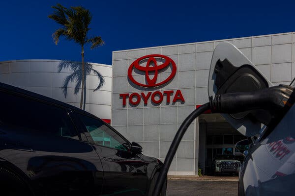 How Toyota, a Laggard on Electric Cars, Got Its Fight Back