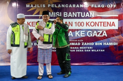 DPM Zahid: Malaysia sending 100 containers of aid to Gaza in sixth mission