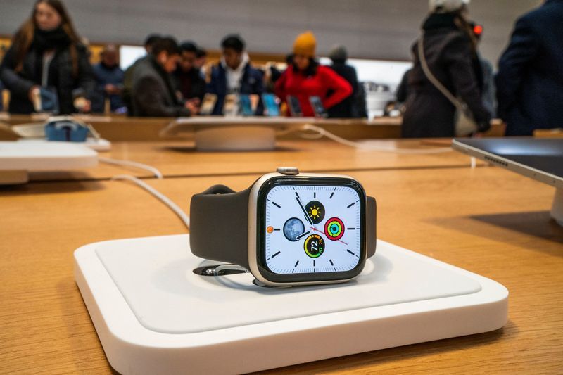 Apple scraps plan to design watch displays in-house, Bloomberg News reports