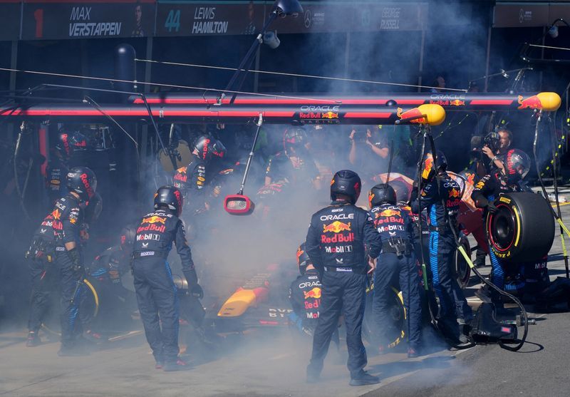 Motor racing-Verstappen retires from Australian Grand Prix