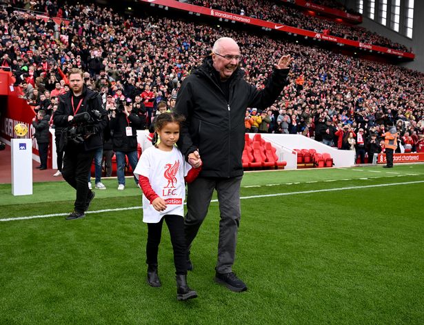 Sven-Goran Eriksson receives hero's welcome from Liverpool fans as he fulfils dying wish