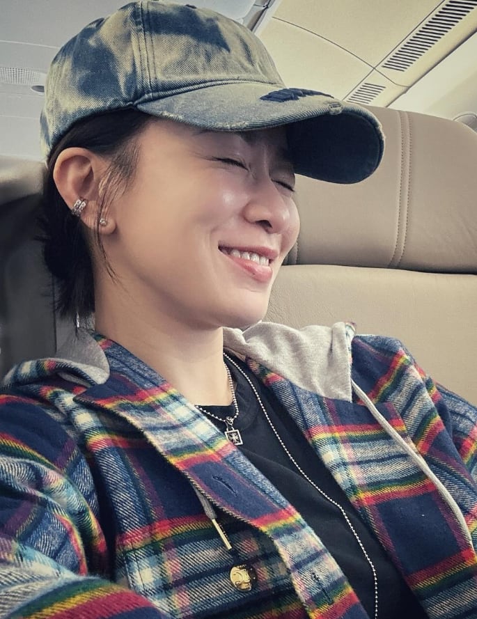 A Barefaced Charmaine Sheh, 48, Looks Amazing On Flight