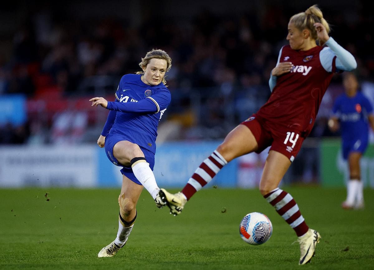 Chelsea back on top of WSL after 2-0 win over West Ham