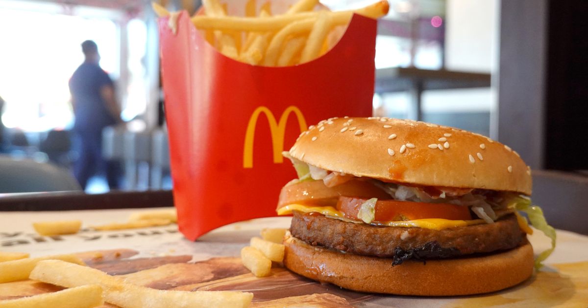 American tries new UK McDonald's menu and is amazed by 'yummy' dish