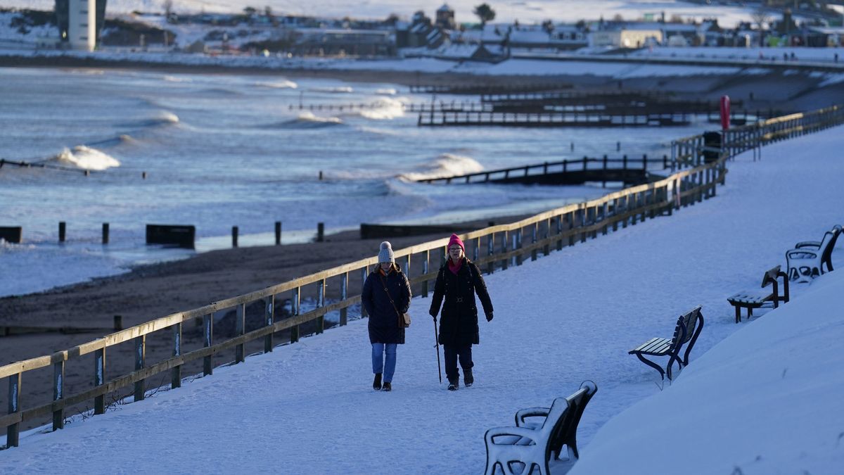 UK weather: New snow maps show exactly where and when 'double' storm event will strike