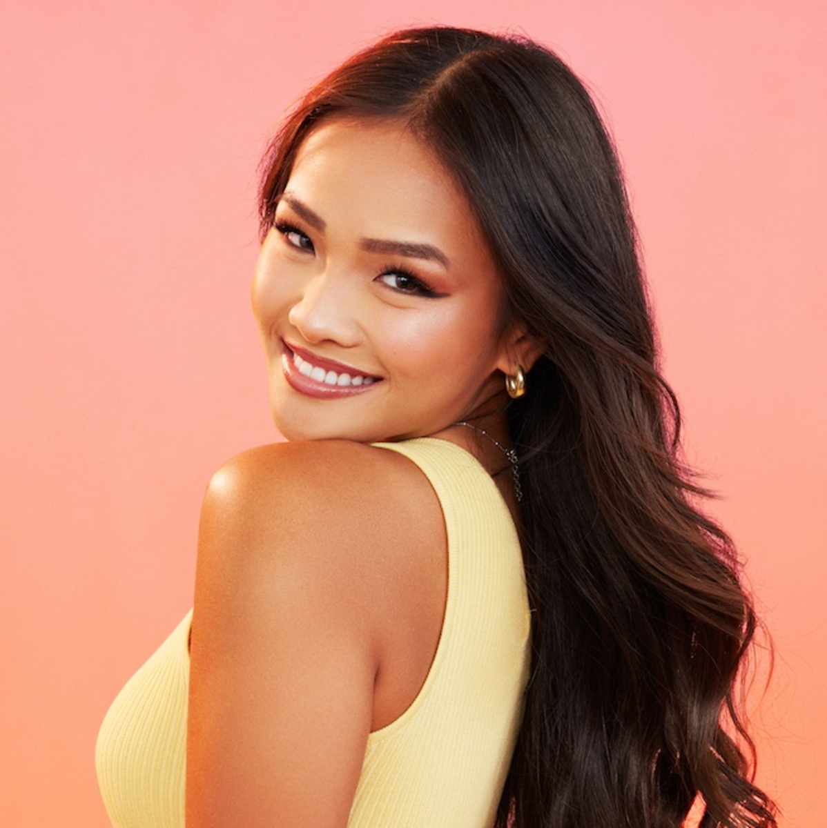 Why Bachelorette Fans Are Comparing Jenn Tran's First Impression Rose Winner to This Controversial Star