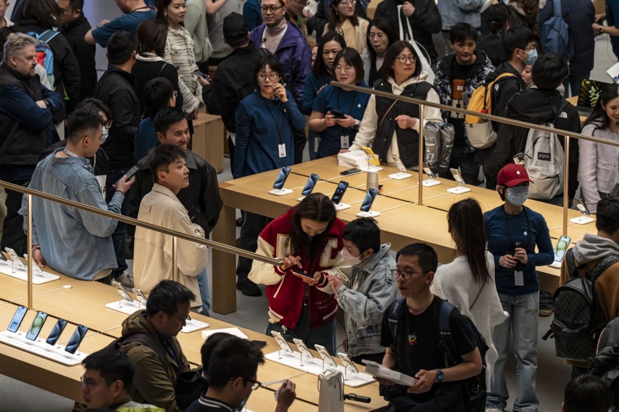 iPhone shipments in China fell 33% in February, state data show