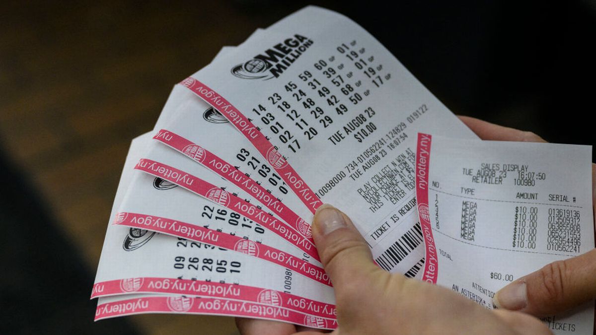 Mega Millions winner scoops £830 MILLION jackpot after three-month streak with no winner