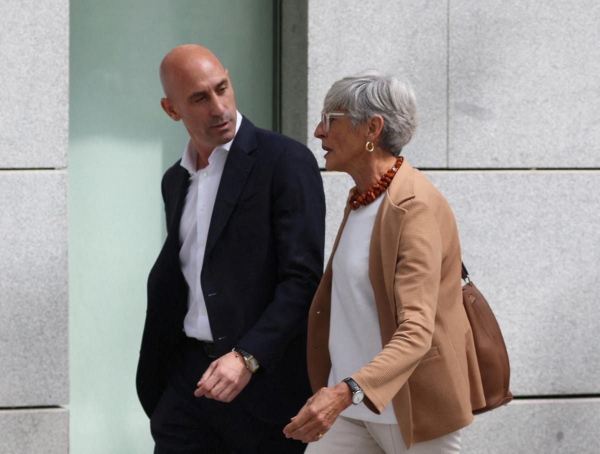 Prosecutor seeks 2½-year jail term for Spain's ex-football chief Rubiales over kiss