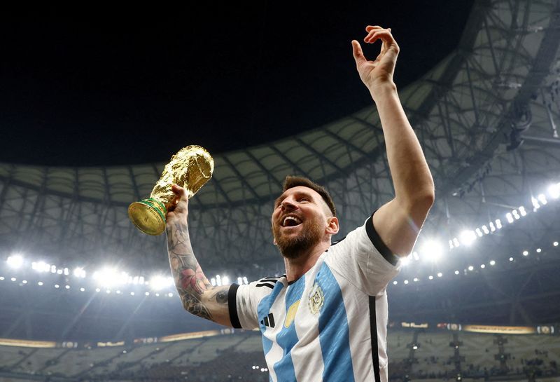 Soccer - Age won't determine when I retire, says Messi