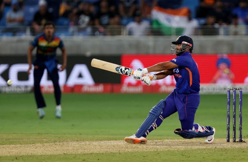Cricket-Delhi remain winless but Pant shows improvement