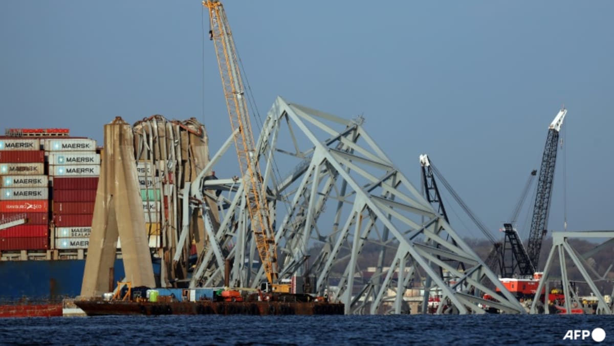 Huge crane ready to clear Baltimore bridge debris