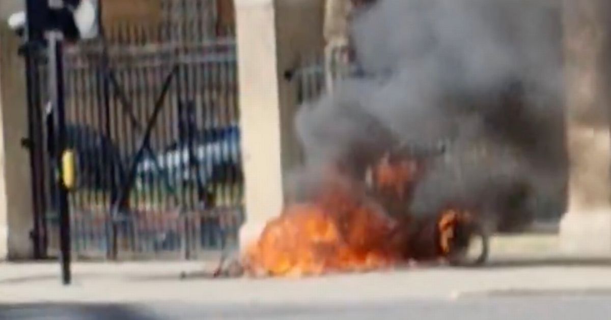 E-bike explodes outside Buckingham Palace as footage shows moment it bursts into flames