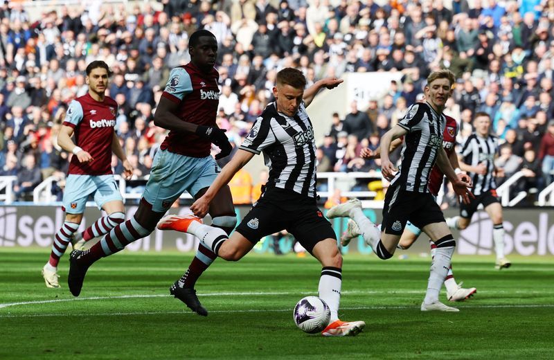 Soccer-Barnes late show fires Newcastle to dramatic win over West Ham