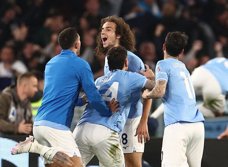 Soccer-Last-gasp Marusic goal gives Lazio 1-0 home win over Juventus