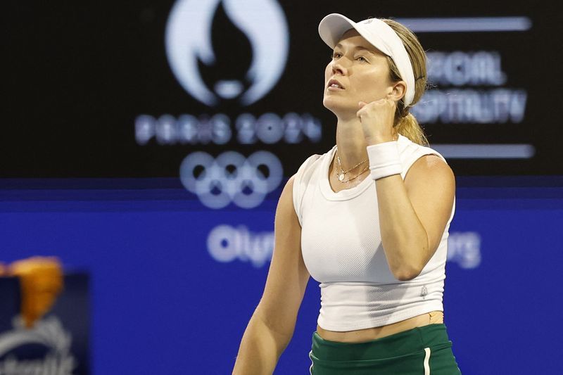 Tennis-Collins tops Rybakina to claim Miami title in farewell season