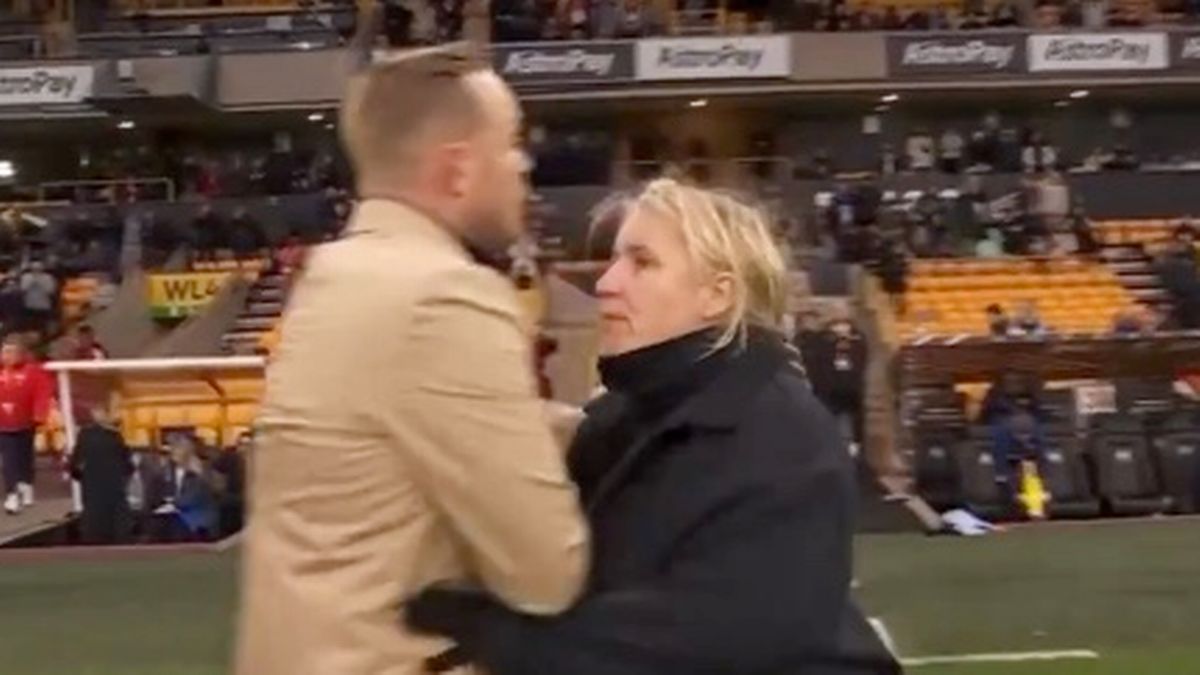 Emma Hayes appears to push Jonas Eidevall in angry reaction to Conti Cup defeat