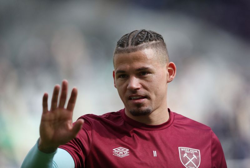 Soccer - Phillips needs support, says West Ham boss Moyes after poor run