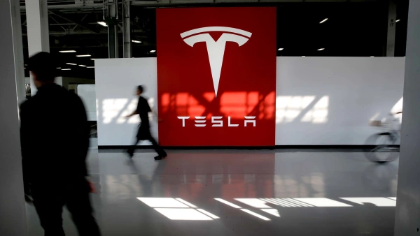 Hot AI Job Market Forces Tesla to Raise Engineers' Pay to Stop OpenAI's Poaching Efforts