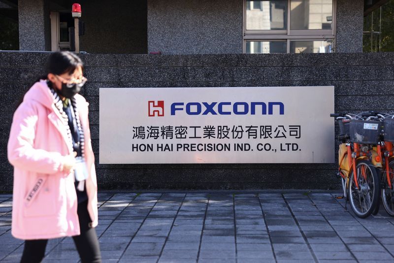 Foxconn Q1 revenue drops 9.6% y/y, sees growth in Q2