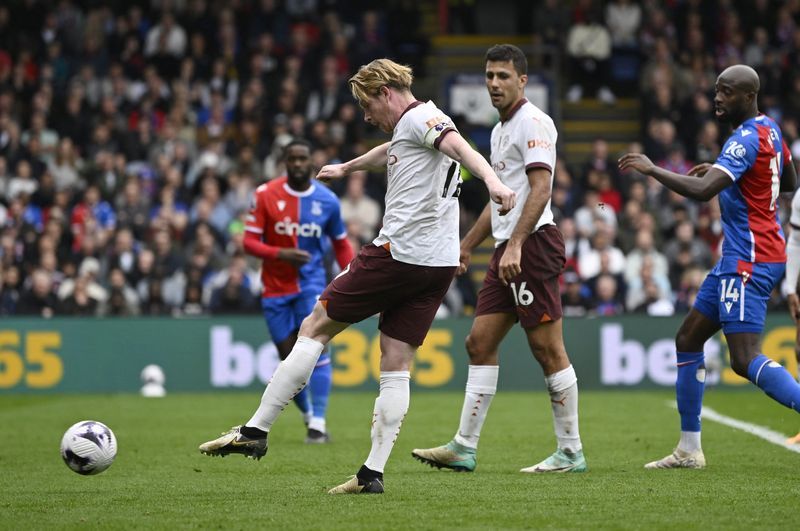 Soccer-De Bruyne double leads City to emphatic win at Palace