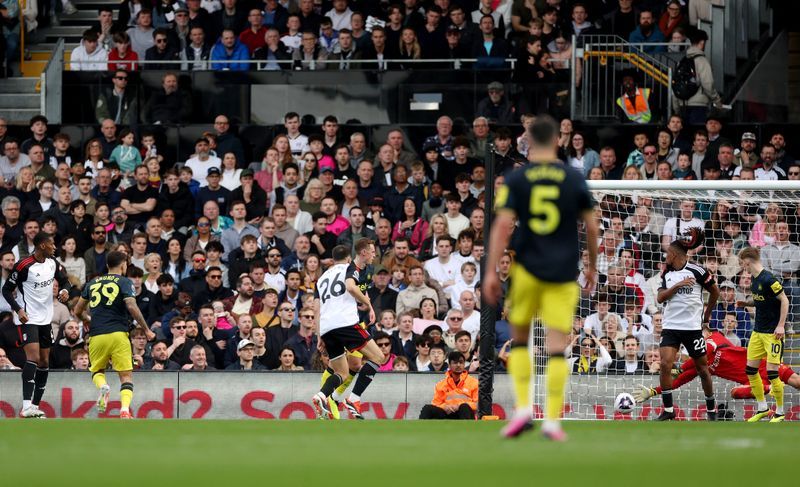Soccer-Guimaraes' second-half goal gives Newcastle win over Fulham