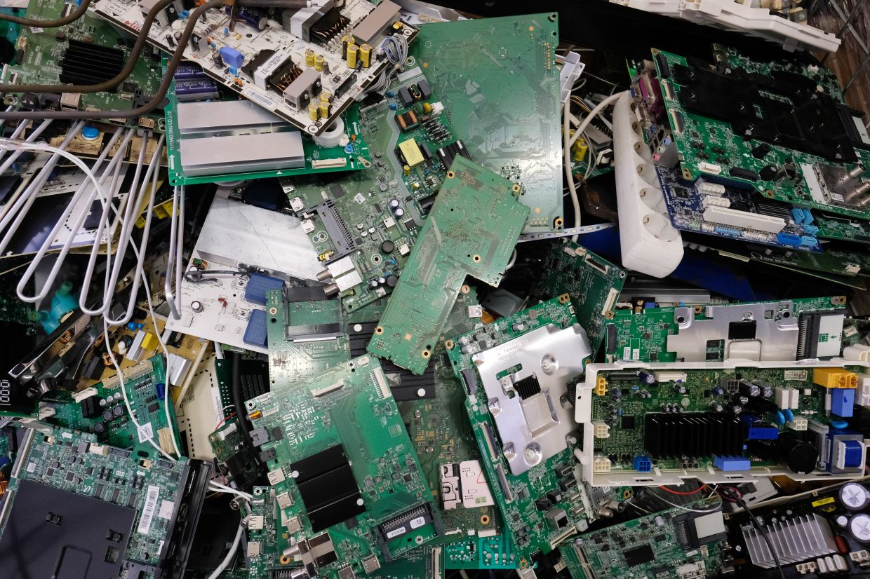 Consumers binning 'enormous' amount of recyclable TVs, phones, PCs