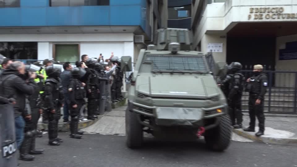 After raid in ecuador, Mexico embassy staff return home