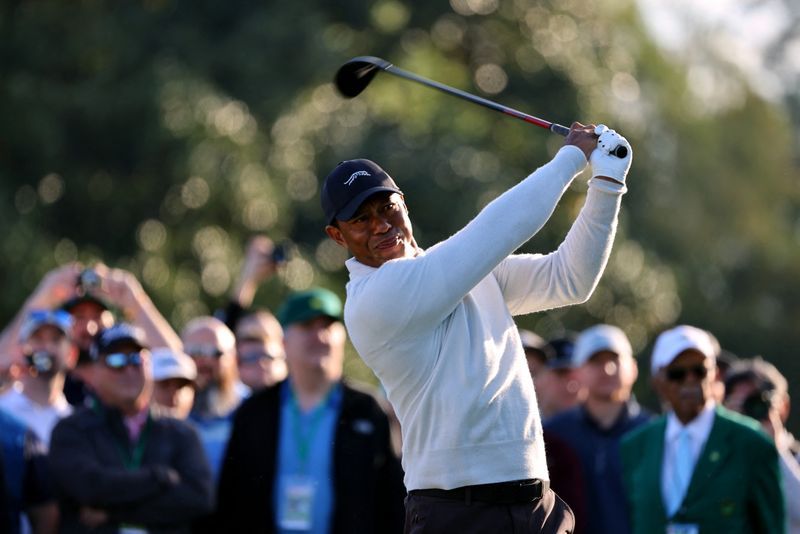 Golf-All eyes on Woods before Masters focus on eclipse