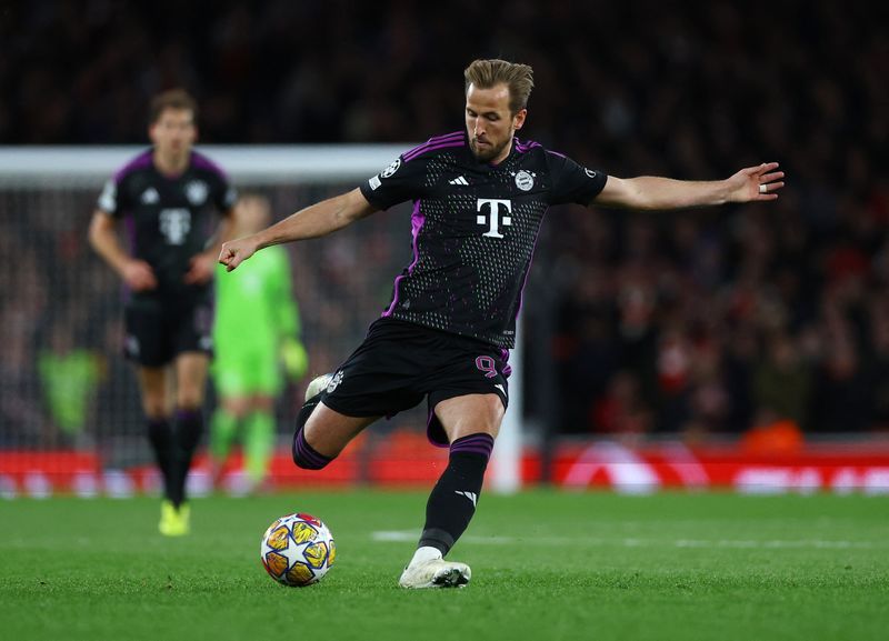 Soccer-Bayern take step in right direction says Kane after draw at Arsenal