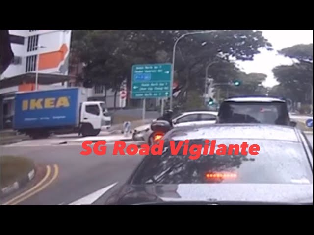 Bedok north motorcyclist near miss with mercedes turning right