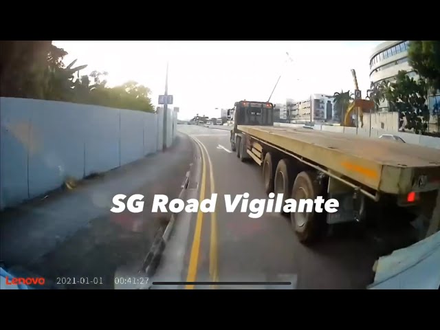 xilin avecam vehicle swerve and hit kerb when trying to avoid hitting the trailer